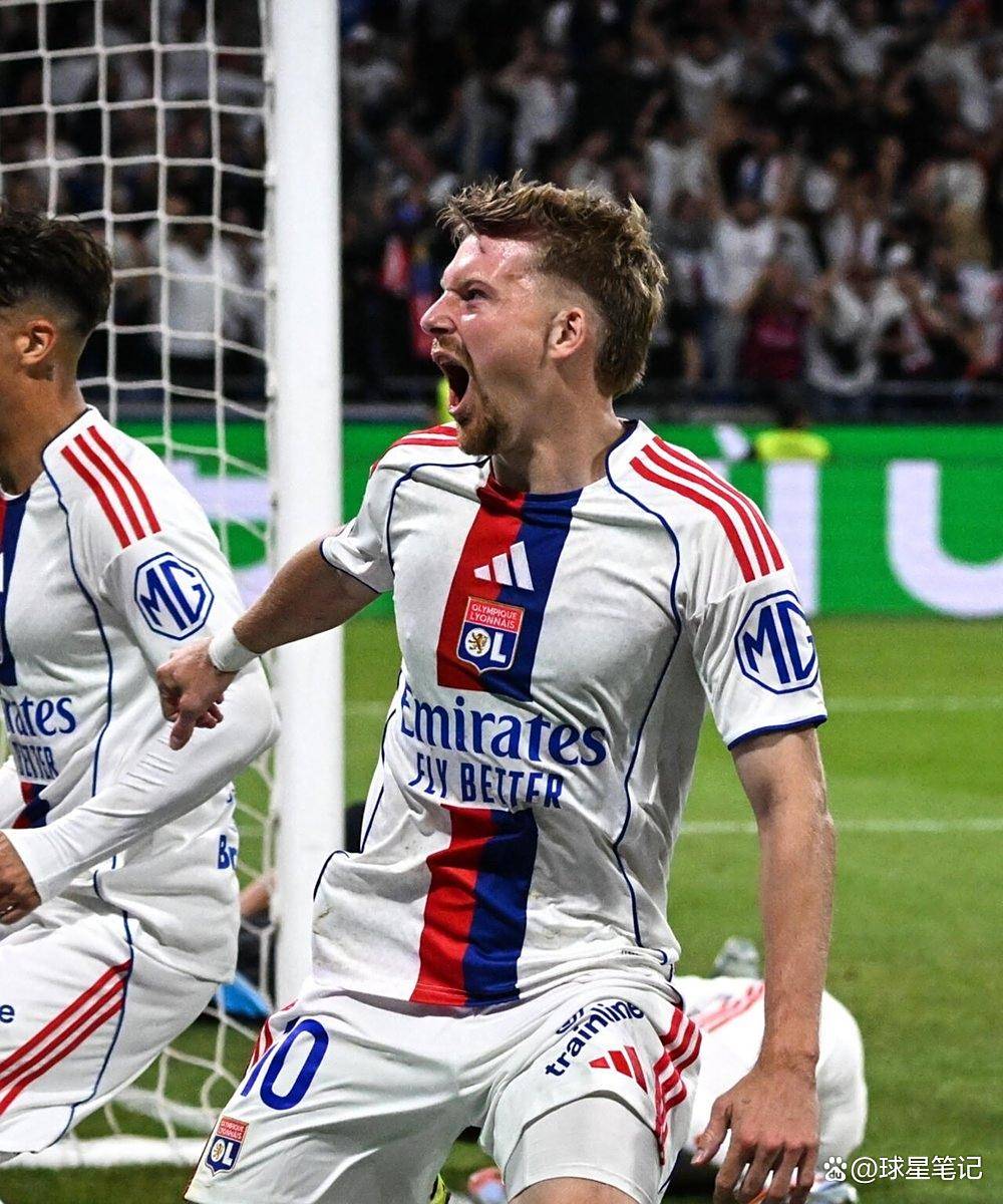 包含埃因霍温发布备战花絮，冲刺阶段更衣室发声，法甲任务艰巨，年轻球员得到机会的词条