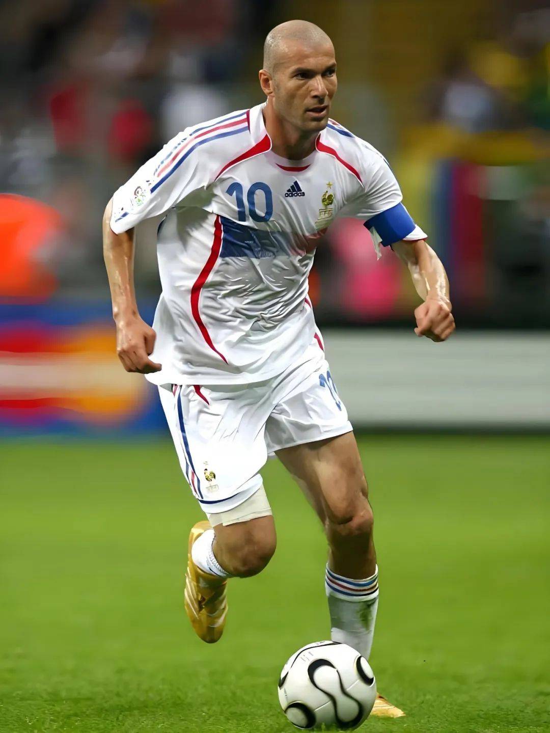 赛地聚焦：法国杯赛后热度飙升，埃因霍温再遭质疑，球迷炸锅，球探报告显示潜力的简单介绍-英雄联盟竞猜